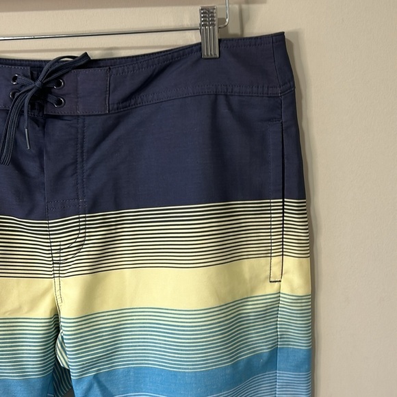 Travis Mathew Brilliance Shorts Blue Yellow Stripe Boardshorts Swim Sz 36 - Picture 3 of 10